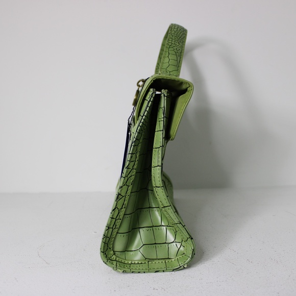 New Textured Green Purse - Picture 4 of 4